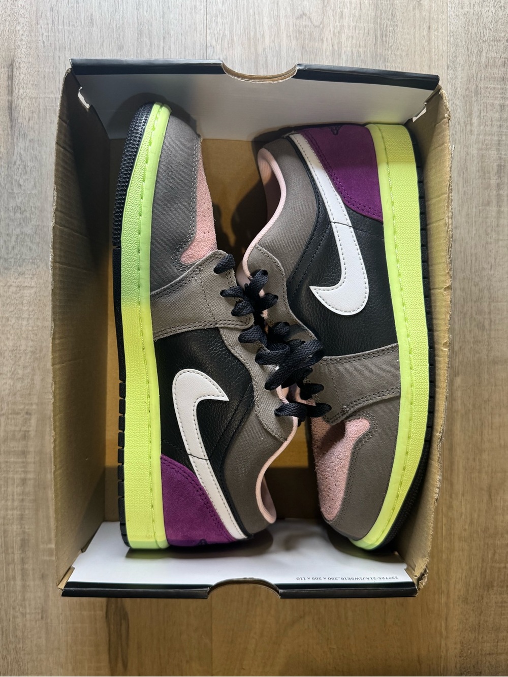 Air Jordan 1 Low SE HQ2010-005 Men’s 8.5 / Women’s 10